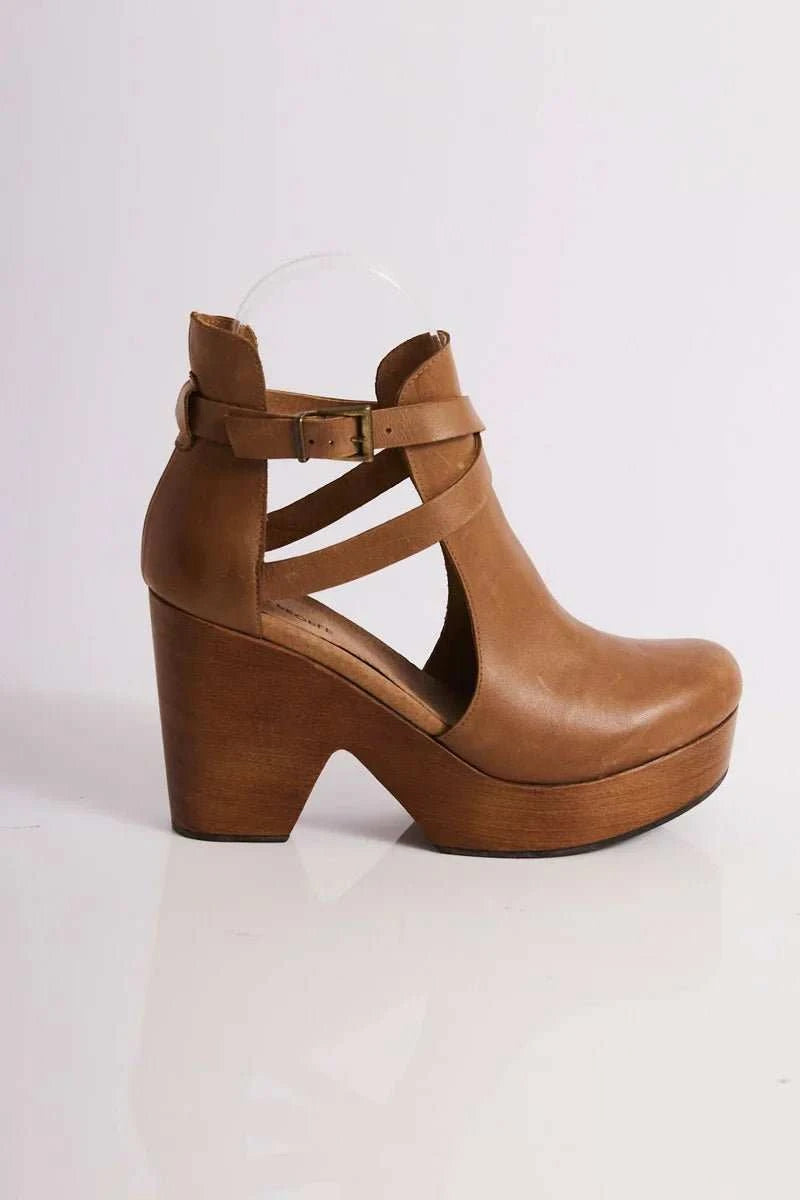 Cedar Leather Clog in Tan Leather - Primrose Signature Boutique