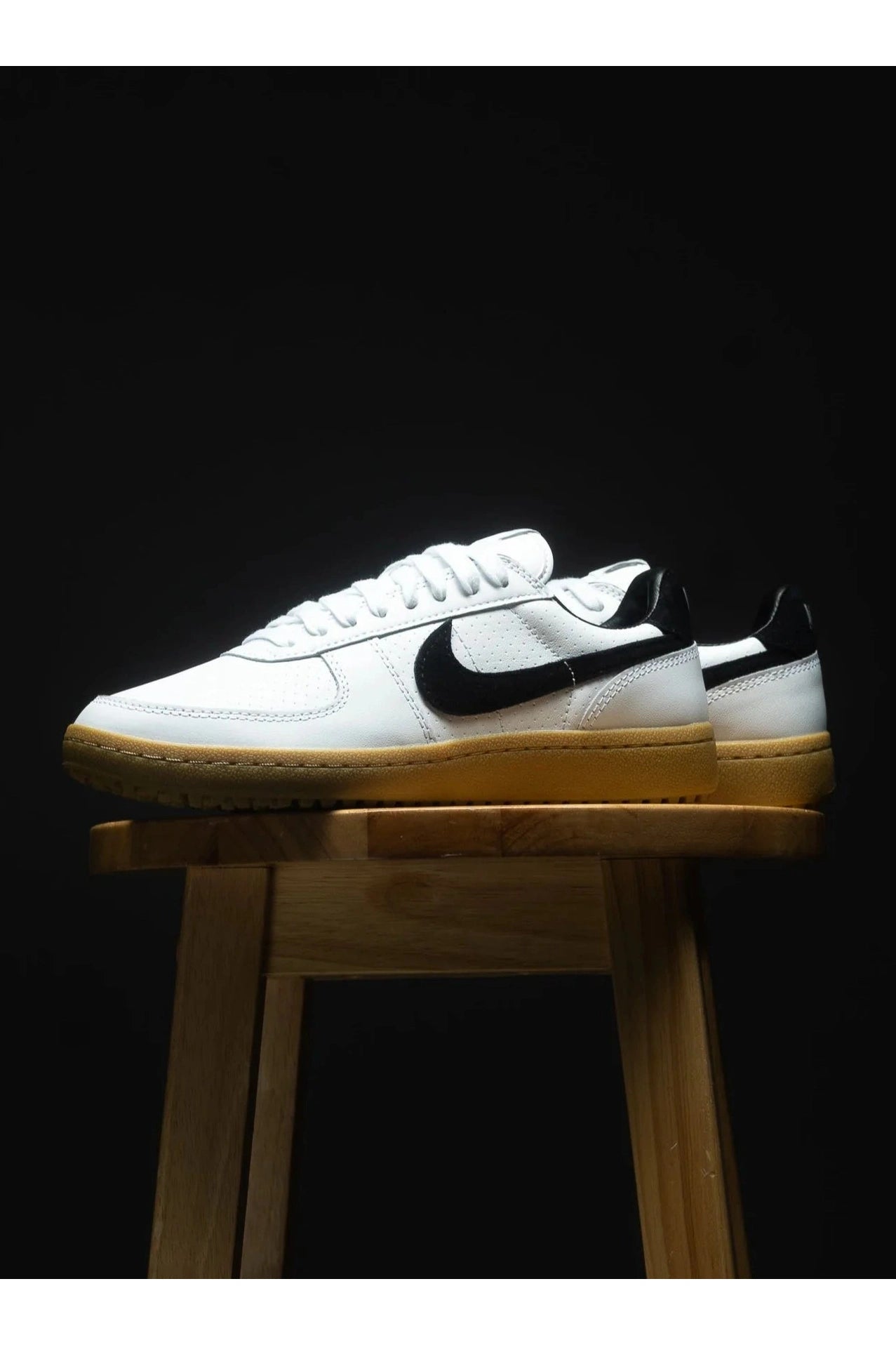 Field General 82 White Black Sneaker