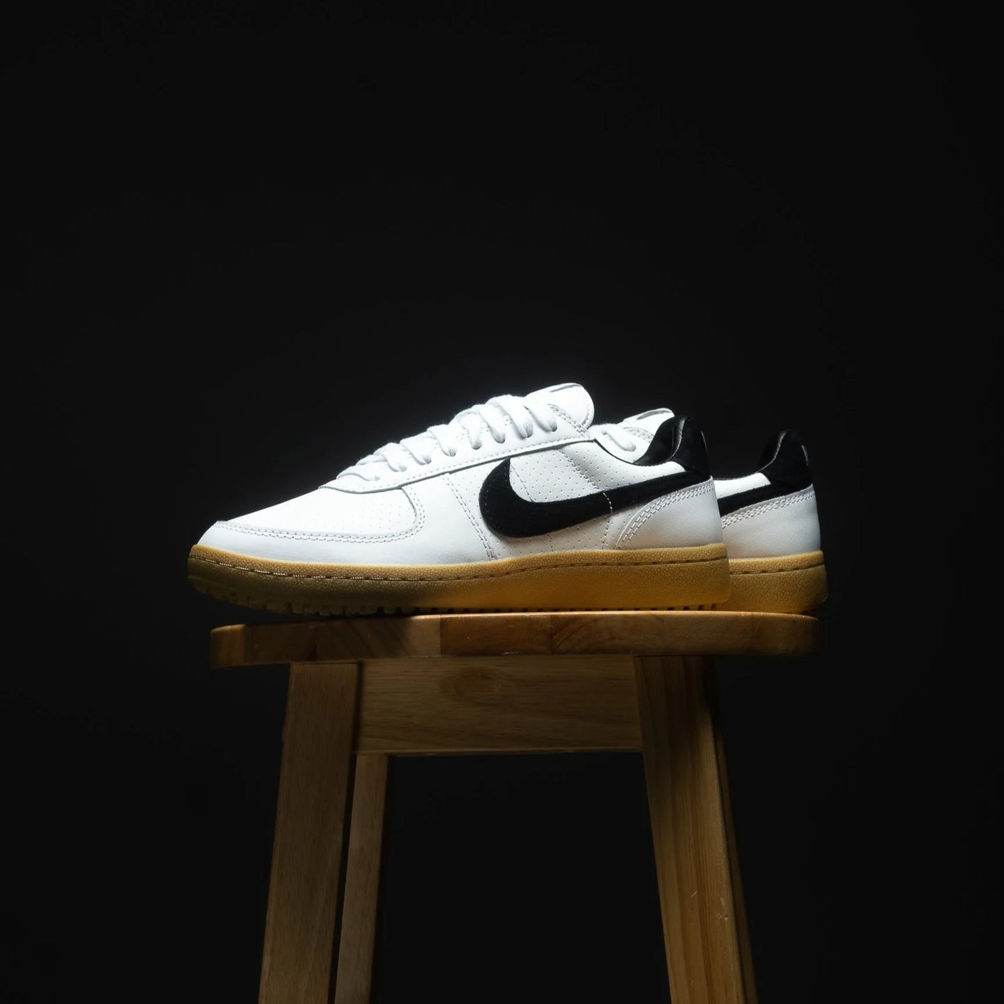 Field General 82 White Black Sneaker