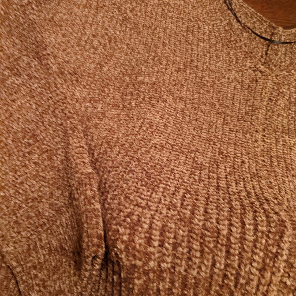 Haselnussfarbener Chenille-Pullover