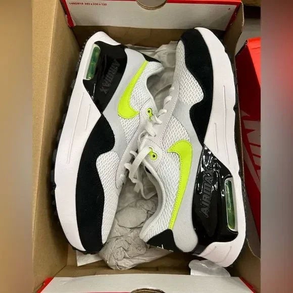 Nike Herren Air Max System Sneaker in reinem Platinweiß/Volt/Schwarz