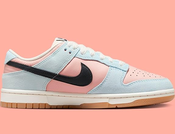 Nike Women's Sneaker-zoom-1