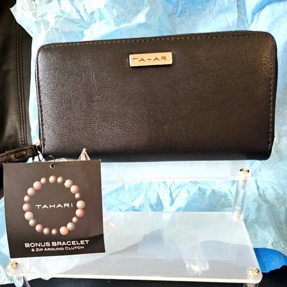 Tahari Geschenkset mit Clutch und Armband mit Rundumreißverschluss