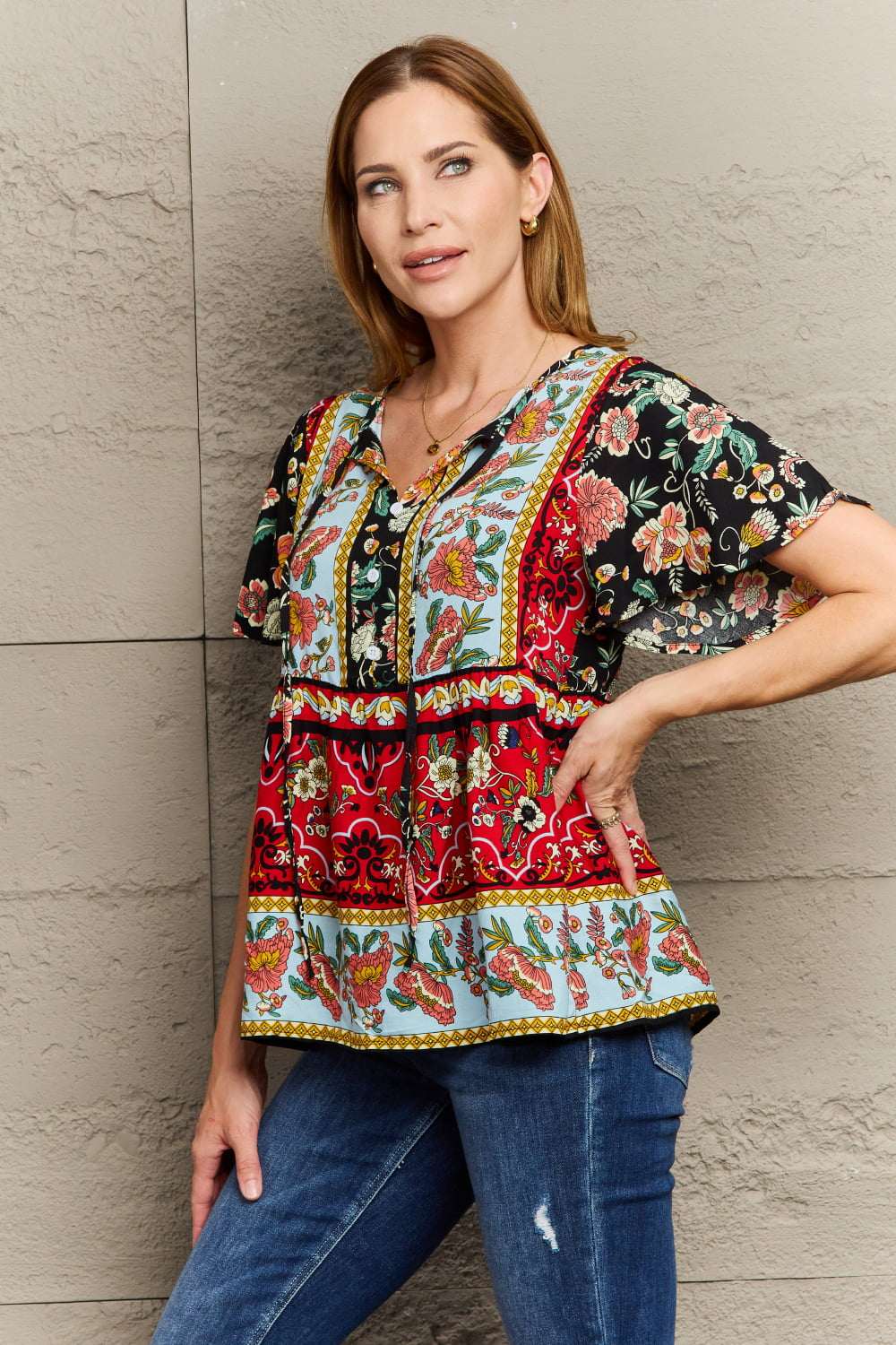 Böhmische Bluse mit flatternden Ärmeln und Bindekragen