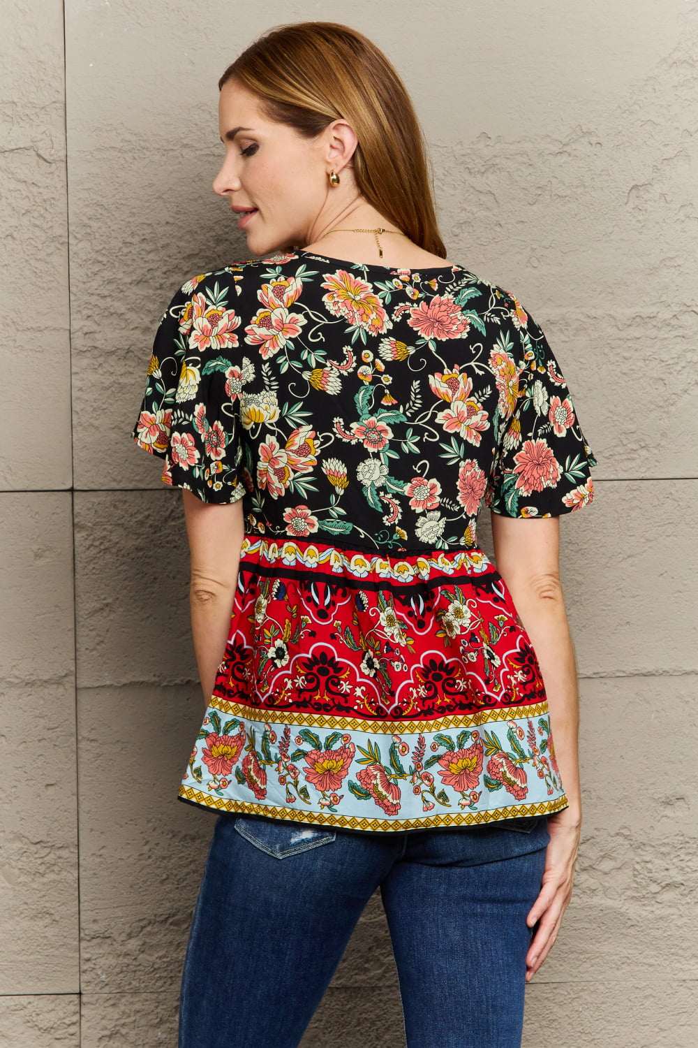 Böhmische Bluse mit flatternden Ärmeln und Bindekragen