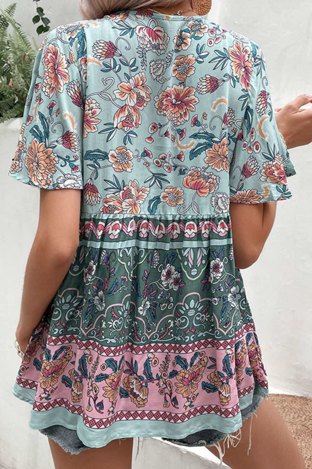 Böhmische Bluse mit flatternden Ärmeln und Bindekragen
