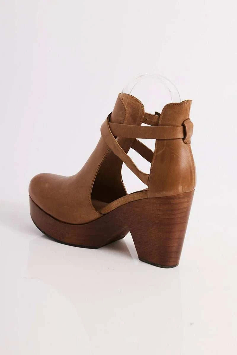 Cedar Leather Clog in Tan Leather - Primrose Signature Boutique
