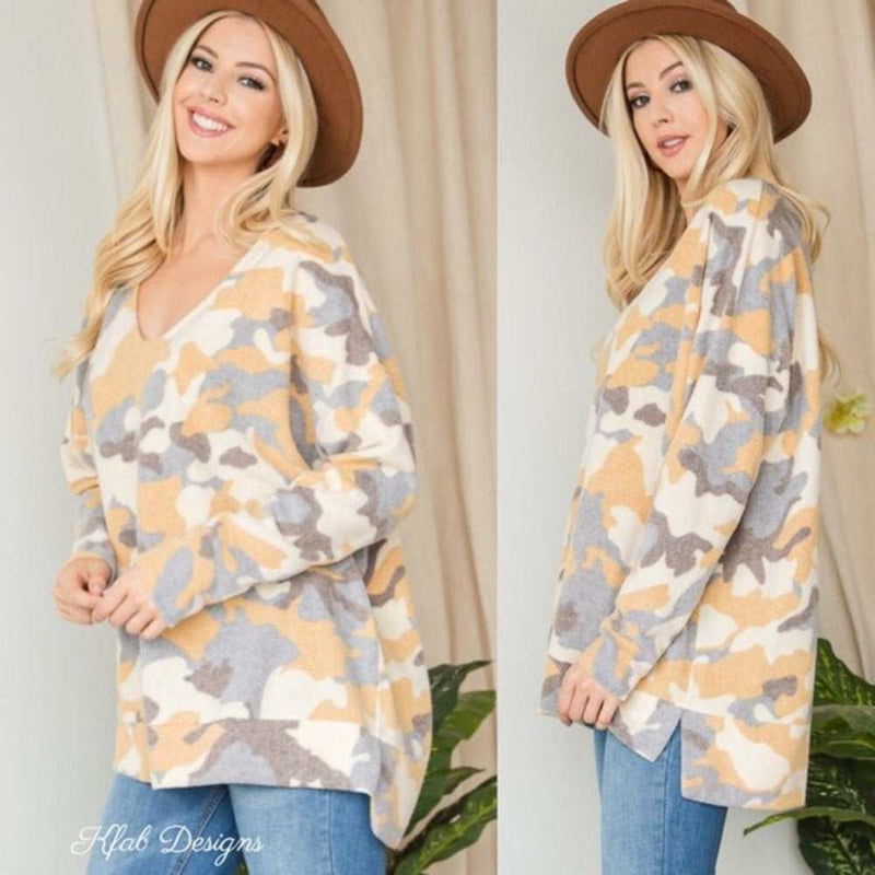 Gemütlicher, leichter Pullover in Senfgelb mit Camouflage-Print-zoom-