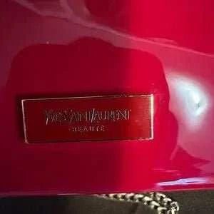 Rote Kosmetiktasche mit Kette-zoom-