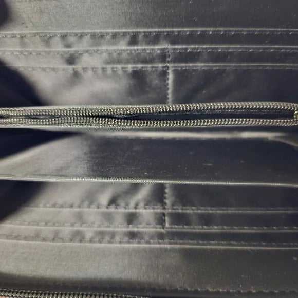 Tahari Geschenkset mit Clutch und Armband mit Rundumreißverschluss-zoom-